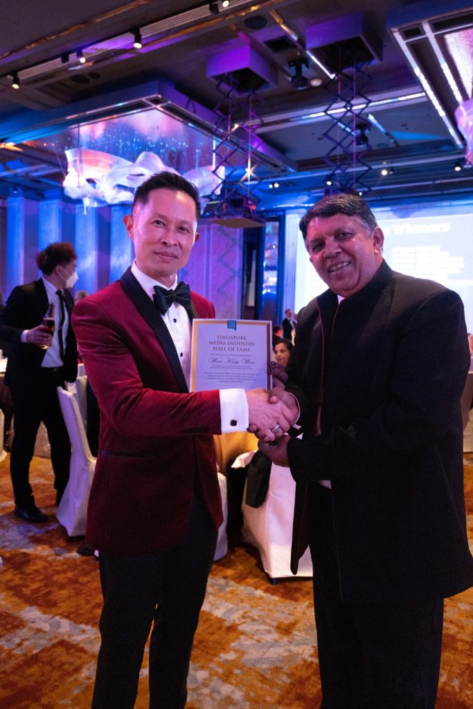 PressBall2022_HOFlateWeeKimWee grandson receiving the HOFCertificate_V1